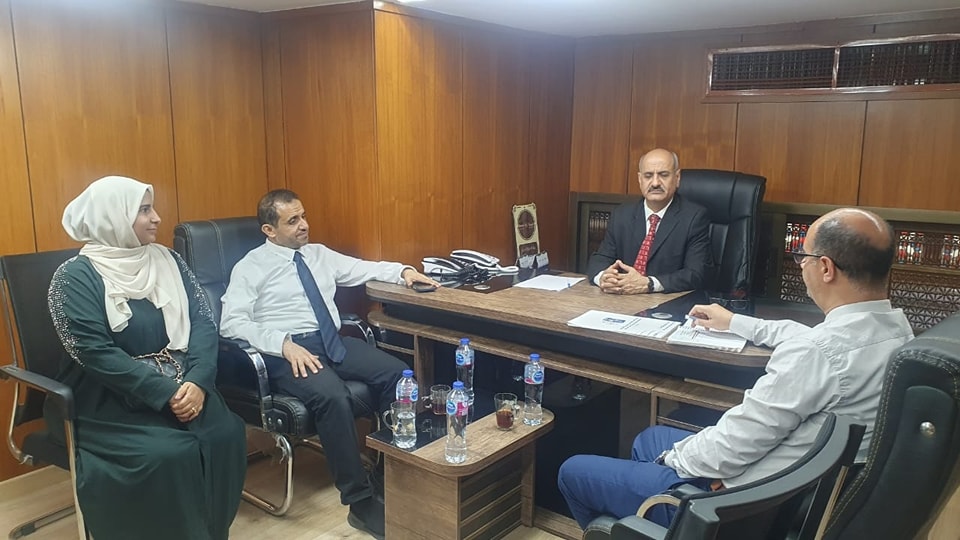 Read more about the article The Director General of the Yemen Foundation for the Care of Cancer Patients is discussing with the Yemeni Airways office in Cairo ways of cooperation