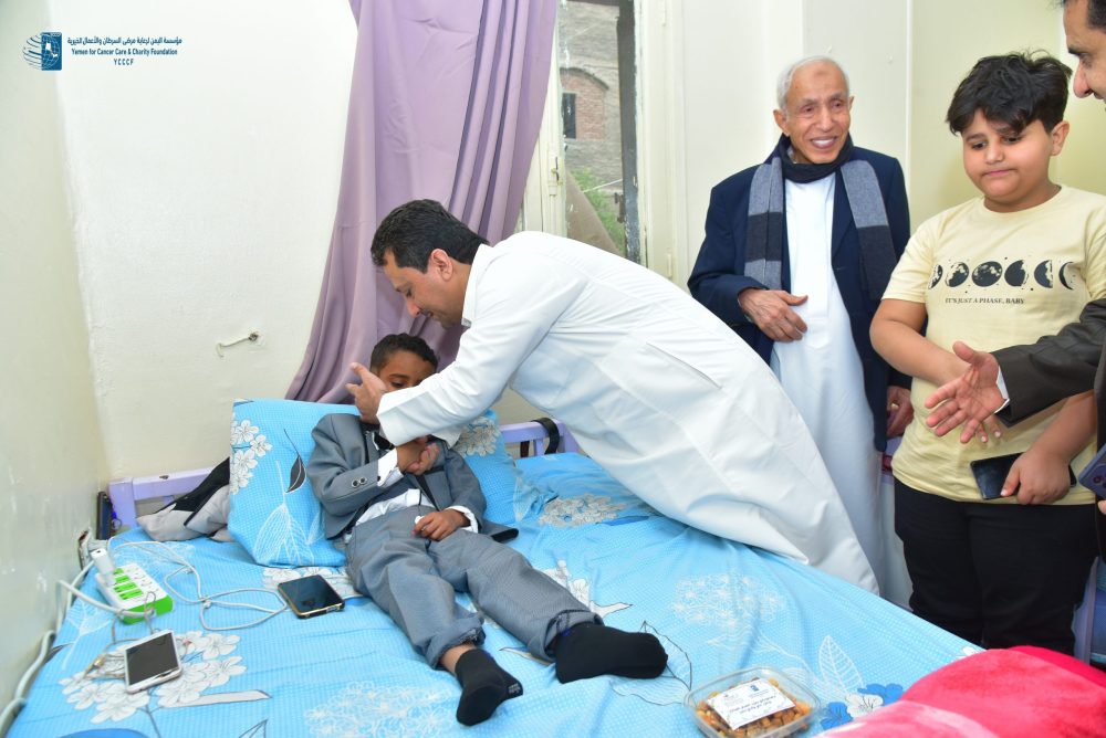 Hajj Abdul Wasee Hayel with the General Director of Lamasat Company on a visit to cancer patients residing in Dar-Alhayah of  the Foundation.