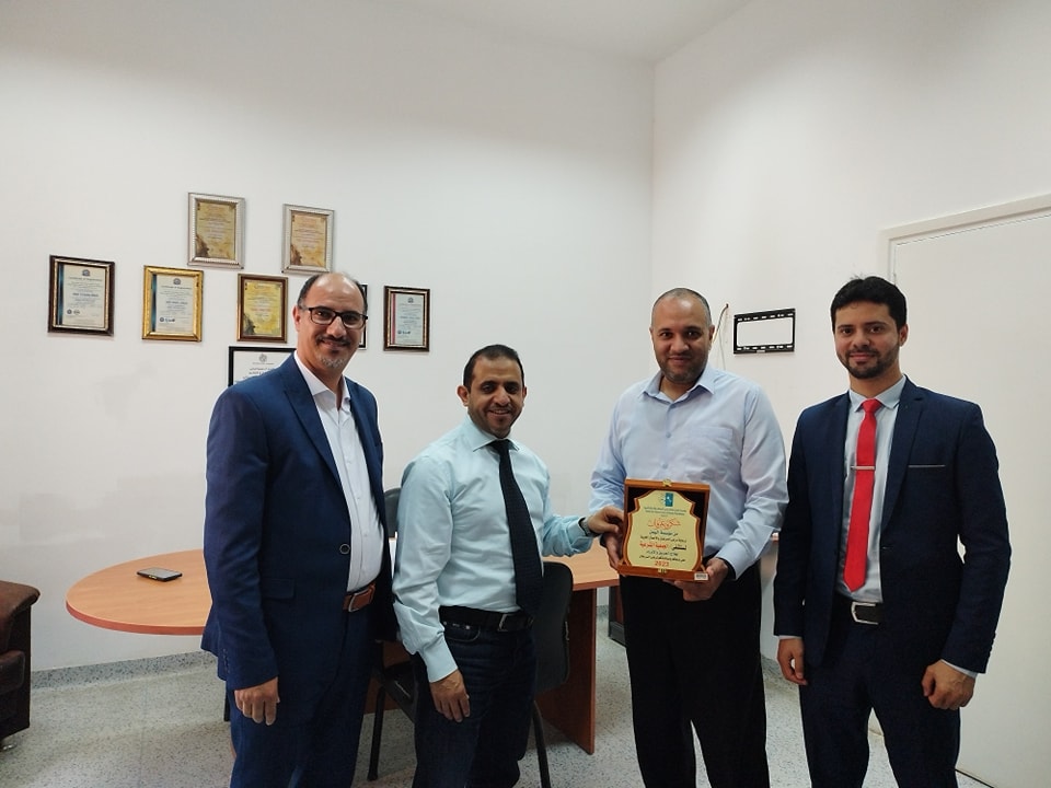 Read more about the article The General Director of the Foundation honors the  General  Director of AlShariaa Society Hospital for Burns and Tumors in Aloboor Area.