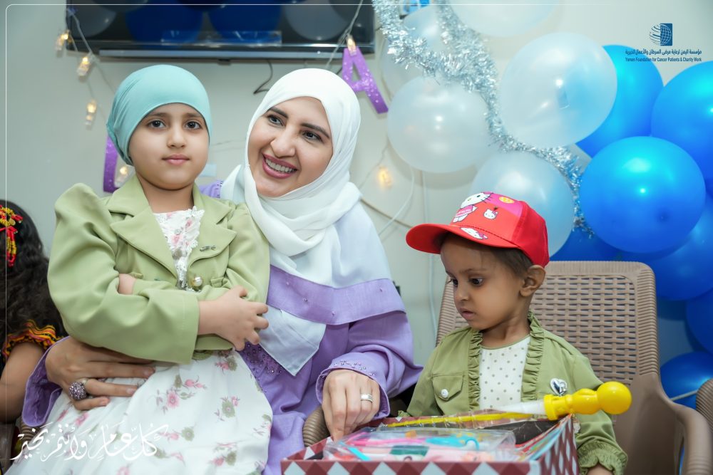 The Foundation’s management shares the joy of Eid Al-Adha with patients at Dar Al-Hayat